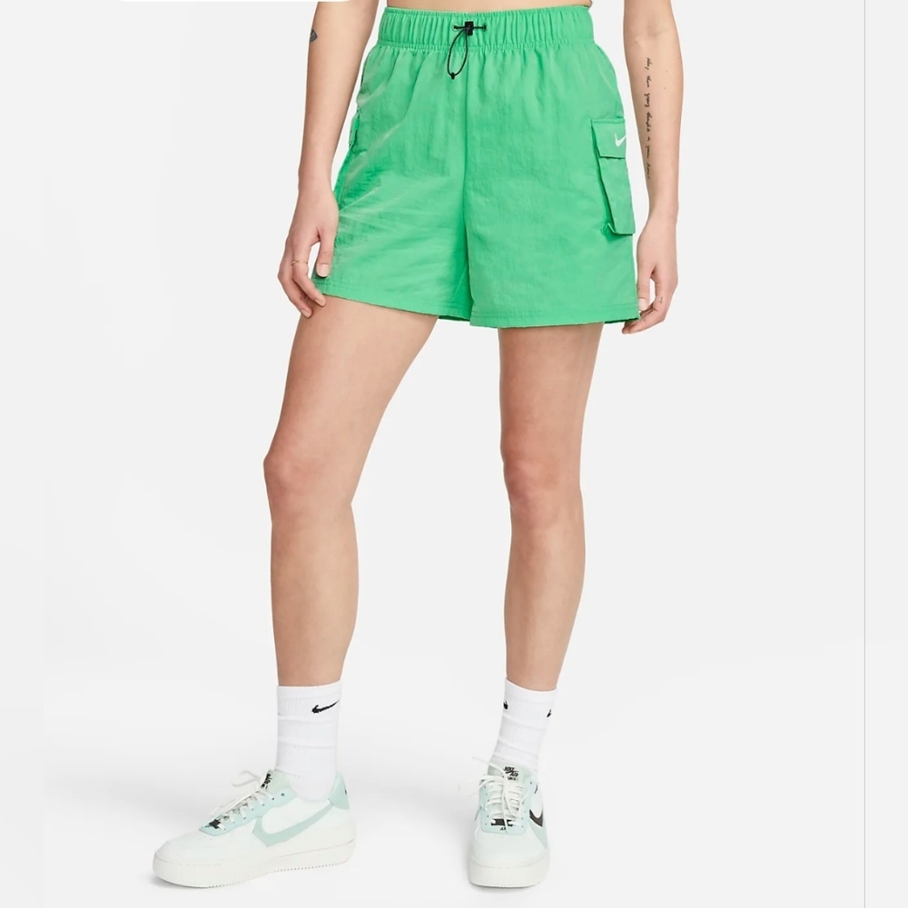 Nike Sportswear Essential Women's Woven High-Rise Shorts Spring Green Size XS